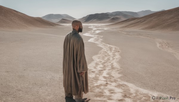 solo,long sleeves,1boy,holding,standing,male focus,outdoors,day,from behind,mask,beach,sandals,scenery,robe,mountain,sand,bald,wide shot,desert,footprints,looking at viewer,short hair,brown hair,sky,shoes,pants,water,black footwear,from side,profile,ocean,cloak,mouth mask,very short hair,mountainous horizon