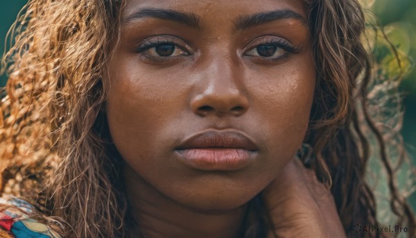 1girl,solo,long hair,looking at viewer,blonde hair,brown hair,brown eyes,parted lips,teeth,dark skin,blurry,dark-skinned female,lips,eyelashes,thick eyebrows,portrait,close-up,curly hair,realistic,nose,wavy hair,freckles