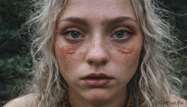 1girl,solo,long hair,looking at viewer,jewelry,closed mouth,green eyes,white hair,necklace,blurry,lips,grey eyes,eyelashes,depth of field,blurry background,wavy hair,messy hair,portrait,close-up,freckles,realistic,dirty,blonde hair,parted lips,choker,nose,dirty face