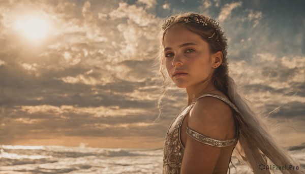 1girl,solo,long hair,looking at viewer,blue eyes,brown hair,hair ornament,bare shoulders,jewelry,closed mouth,upper body,outdoors,sky,cloud,dark skin,water,from side,dark-skinned female,lips,looking to the side,grey eyes,ocean,beach,sunlight,cloudy sky,armlet,backlighting,freckles,sunset,realistic,nose,sun,waves,1boy,braid,male focus,wings,horizon