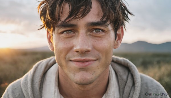 solo,looking at viewer,smile,short hair,brown hair,shirt,1boy,brown eyes,closed mouth,white shirt,upper body,male focus,outdoors,sky,day,cloud,hood,blurry,lips,depth of field,blurry background,facial hair,cloudy sky,portrait,freckles,realistic,nose,stubble,straight-on,bangs,black hair,mole,hoodie,mole on cheek