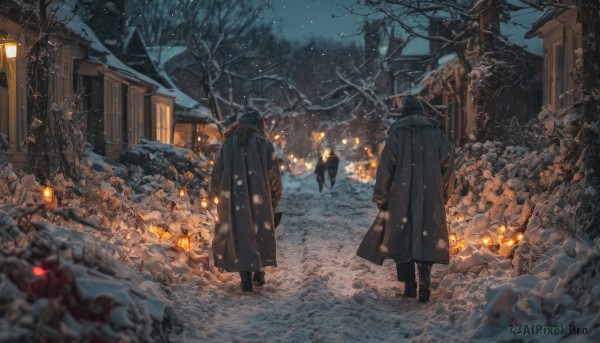 brown hair,black hair,long sleeves,hat,standing,boots,outdoors,multiple boys,sky,pants,hood,2boys,from behind,scarf,black footwear,blurry,tree,coat,night,3boys,building,star (sky),night sky,scenery,snow,starry sky,walking,black coat,lantern,snowing,winter clothes,facing away,house,winter,multiple others,brown coat,bare tree,grey coat,footprints,male focus,window,depth of field,fire,rock,road,dark,lamppost