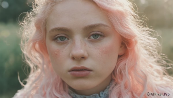 1girl,solo,long hair,looking at viewer,blue eyes,blonde hair,closed mouth,green eyes,pink hair,blurry,lips,grey eyes,eyelashes,depth of field,blurry background,wavy hair,expressionless,messy hair,portrait,close-up,freckles,curly hair,realistic,nose,choker,forehead