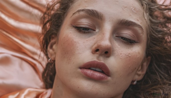 The allure of a female in a dynamic dynamic scene