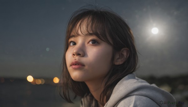 1girl,solo,looking at viewer,short hair,bangs,brown hair,brown eyes,upper body,outdoors,parted lips,sky,teeth,hood,medium hair,blurry,black eyes,lips,hoodie,night,depth of field,blurry background,hood down,portrait,realistic,nose,bokeh,grey hoodie,black hair,looking up,night sky