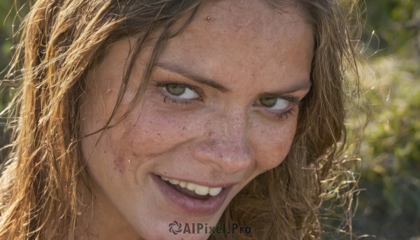 1girl,solo,long hair,looking at viewer,smile,open mouth,brown hair,hat,brown eyes,green eyes,outdoors,teeth,mole,blurry,lips,depth of field,blurry background,messy hair,portrait,close-up,freckles,realistic,nose,straw hat,dirty,mole on cheek,:d,grin,eyelashes,blood,forehead,blood on face