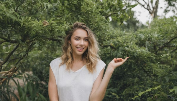 1girl,solo,long hair,looking at viewer,smile,open mouth,blue eyes,blonde hair,brown hair,shirt,white shirt,upper body,multicolored hair,outdoors,teeth,sleeveless,day,hand up,blurry,tree,lips,plant,t-shirt,nature,freckles,realistic,brown eyes,signature,nail polish,grin,leaf,photo background