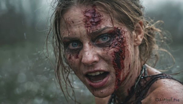 1girl,solo,looking at viewer,short hair,open mouth,blue eyes,blonde hair,teeth,blurry,lips,blood,depth of field,blurry background,messy hair,portrait,injury,blood on face,realistic,smile,1boy,jewelry,necklace,close-up,freckles,veins,dirty,horror (theme)