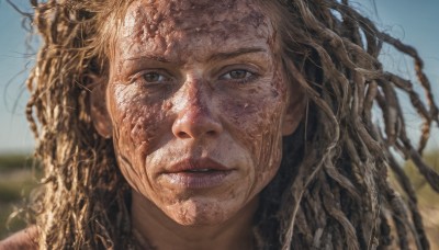 1girl,solo,long hair,looking at viewer,blonde hair,brown hair,1boy,brown eyes,male focus,outdoors,parted lips,sky,day,dark skin,blurry,blue sky,lips,depth of field,blurry background,messy hair,portrait,curly hair,realistic,dirty,open mouth,teeth,tree,floating hair,close-up,freckles,dirty face