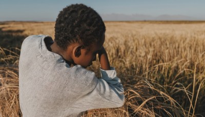 solo,short hair,shirt,black hair,long sleeves,1boy,white shirt,upper body,male focus,outdoors,sky,day,dark skin,hood,blurry,from side,profile,blurry background,dark-skinned male,grass,field,very dark skin,afro,open mouth,sweater,blue sky,photo background