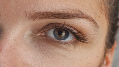 1girl,solo,looking at viewer,blue eyes,brown hair,1boy,brown eyes,male focus,blurry,eyelashes,depth of field,close-up,freckles,reflection,realistic,eye focus