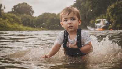 solo,looking at viewer,short hair,open mouth,blue eyes,brown hair,shirt,1boy,white shirt,short sleeves,male focus,outdoors,parted lips,day,water,blurry,tree,wet,depth of field,blurry background,ground vehicle,t-shirt,child,wet clothes,motor vehicle,wading,realistic,car,overalls,male child,dirty,river,blonde hair,teeth,bag,ocean,backpack,aged down,partially submerged,splashing