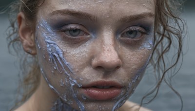 1girl,solo,long hair,looking at viewer,blue eyes,blonde hair,brown hair,jewelry,braid,earrings,parted lips,water,blurry,lips,wet,grey eyes,eyelashes,blurry background,portrait,close-up,freckles,realistic,teeth,nose